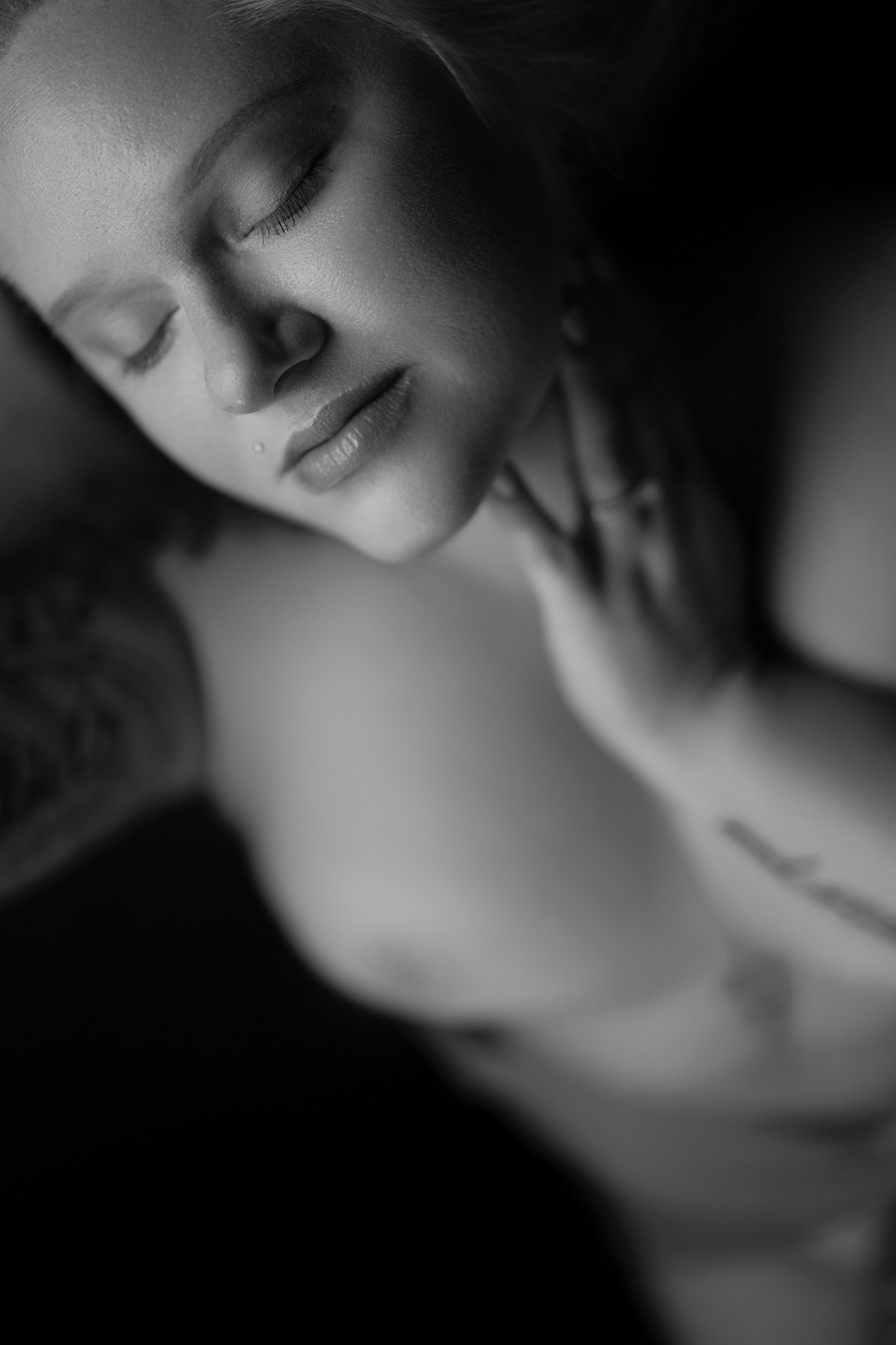 Black and white soft-light intimate close portrait boudoir — South Bend